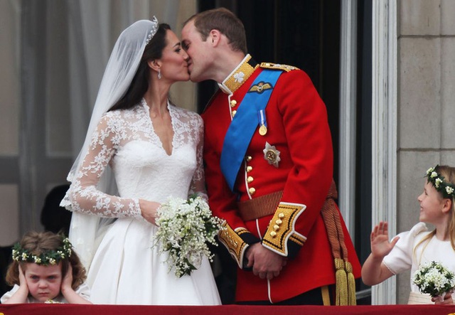 Kỷ niệm 10 năm ngày cưới của vợ chồng William - Kate, nhìn lại loạt khoảnh khắc tình bể bình chứng minh họ là một nửa hoàn hảo dành cho nhau - Ảnh 1.