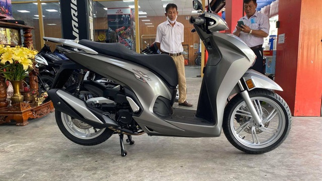 Honda SH 350i đầu tiên về Việt Nam: Giá 328 triệu đồng, nhập Ý, dành cho giới nhà giàu chịu chơi - Ảnh 1.