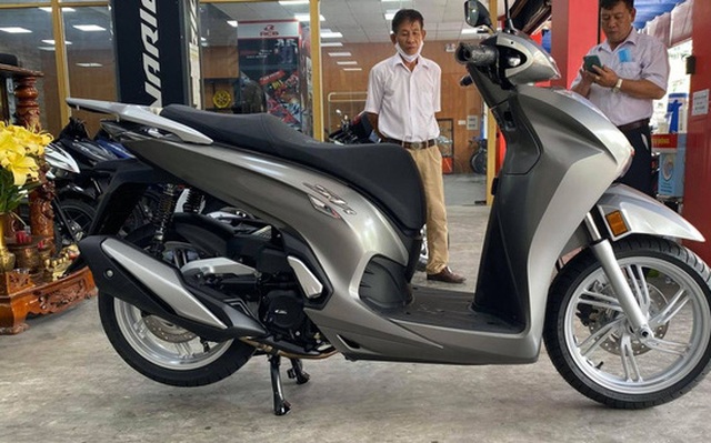 Honda SH 350i đầu tiên về Việt Nam: Giá 328 triệu đồng, nhập Ý, dành cho