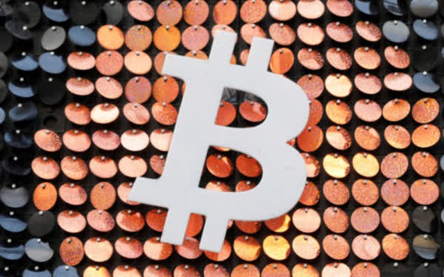 Bloomberg: Bitcoin đang đối mặt với khoảnh khắc 'được ăn cả ngã về không'