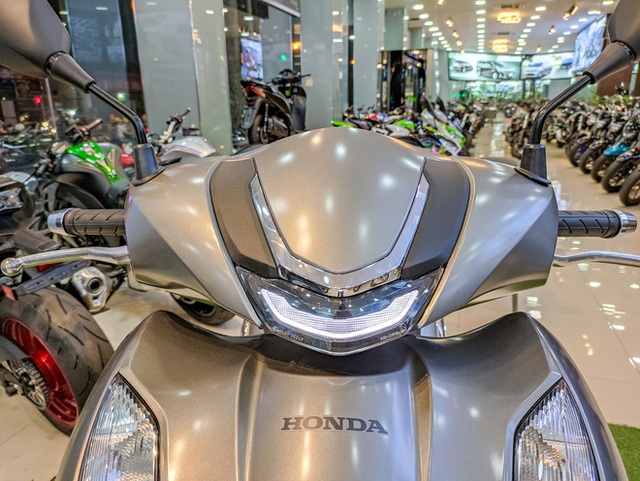 Chi tiết Honda SH 350i đầu tiên tại Việt Nam: Giá hơn 360 triệu đồng, lô đầu chỉ có 5 chiếc - Ảnh 3.