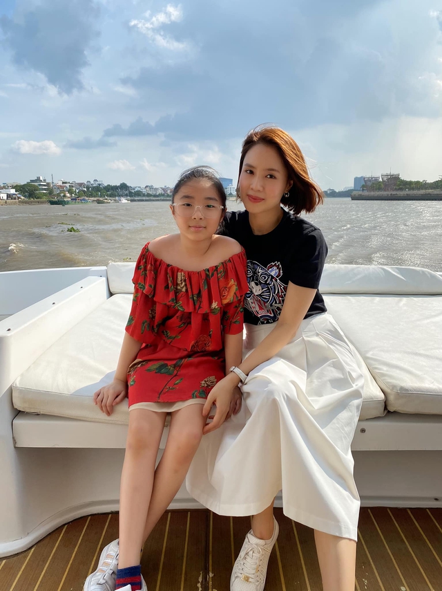 Nữ diễn viên Hướng dương ngược nắng trong phim bi kịch và sóng gió bao nhiêu thì ngoài đời bình yên, viên mãn bấy nhiêu, quan điểm dạy con càng đáng học hỏi - Ảnh 3. Nữ diễn viên Hướng dương ngược nắng trong phim bi kịch và sóng gió bao nhiêu thì ngoài đời bình yên, viên mãn bấy nhiêu, quan điểm dạy con càng đáng học hỏi - Ảnh 3.