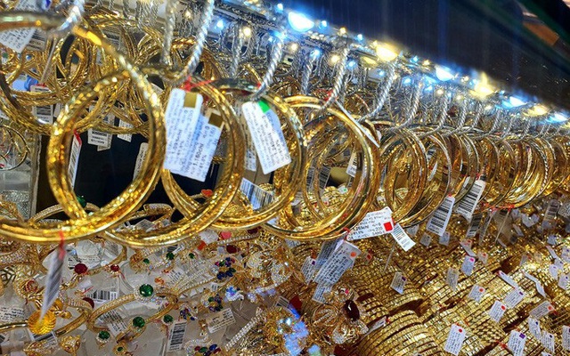 Giá vàng trang sức thấp hơn vàng SJC tới 4,5 triệu đồng/lượng