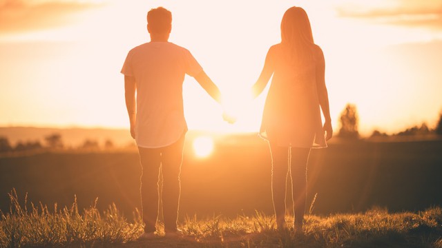 7 tư tưởng từ triết gia cá tính bậc nhất trong lịch sử có thể cứu rỗi mọi tổn thương trong bạn, kể cả đau khổ vì yêu: Vì sao không cần kết hôn cũng chẳng cần ly hôn? - Ảnh 1. 7 tư tưởng từ triết gia cá tính bậc nhất trong lịch sử có thể cứu rỗi mọi tổn thương trong bạn, kể cả đau khổ vì yêu: Vì sao không cần kết hôn cũng chẳng cần ly hôn? - Ảnh 1.