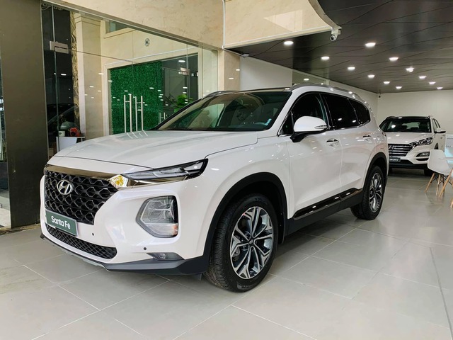 Đại lý ồ ạt xả kho Hyundai Santa Fe tại Việt Nam: Giảm kỷ lục 120 triệu đồng, dọn đường cho phiên bản mới sắp ra mắt - Ảnh 1. Đại lý ồ ạt xả kho Hyundai Santa Fe tại Việt Nam: Giảm kỷ lục 120 triệu đồng, dọn đường cho phiên bản mới sắp ra mắt - Ảnh 1.