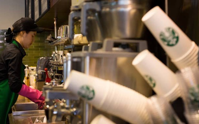 Starbucks sắp bỏ loại cốc giấy dùng một lần