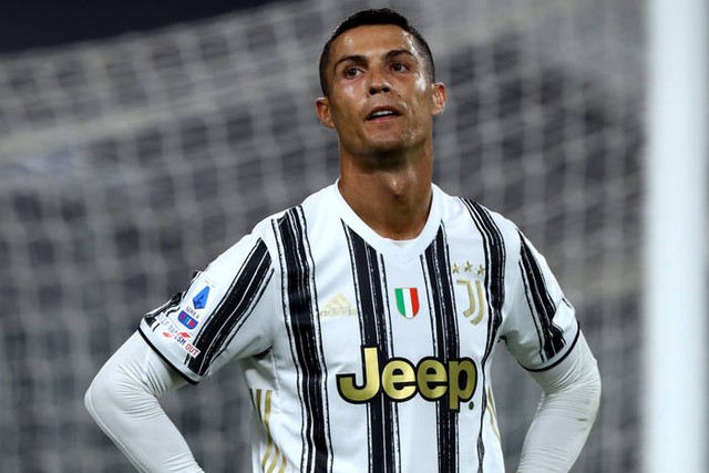 Tiết lộ sốc: Cristiano Ronaldo cáu kỉnh và cô lập với các đồng đội ở Juventus  - Ảnh 1.