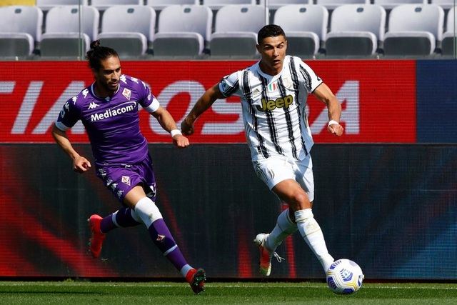 Tiết lộ sốc: Cristiano Ronaldo cáu kỉnh và cô lập với các đồng đội ở Juventus  - Ảnh 2.