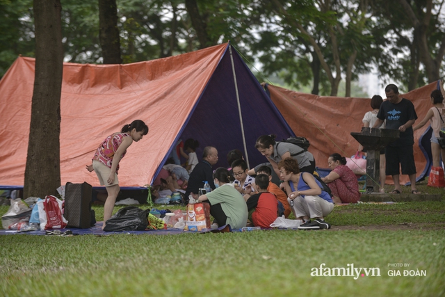 Công viên Yên Sở đông nghịt người cắm trại, vui chơi ngày nghỉ lễ 1/5 - Ảnh 12.