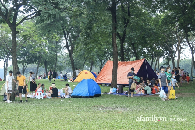 Công viên Yên Sở đông nghịt người cắm trại, vui chơi ngày nghỉ lễ 1/5 - Ảnh 3.