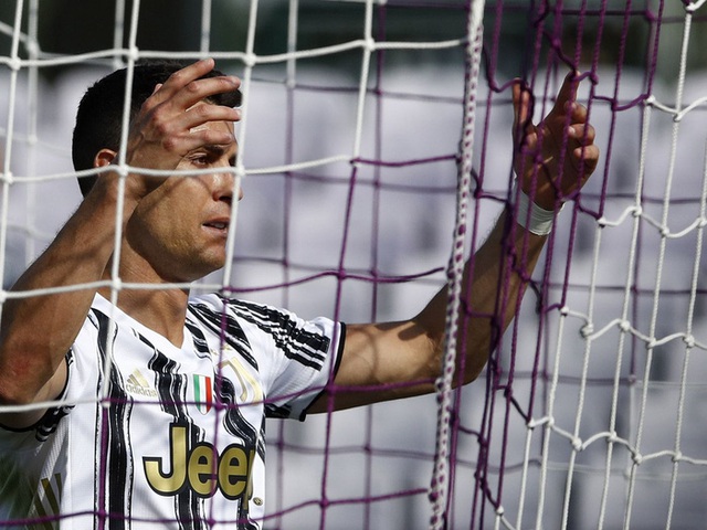 Tiết lộ sốc: Cristiano Ronaldo cáu kỉnh và cô lập với các đồng đội ở Juventus  - Ảnh 3.