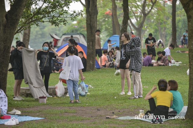 Công viên Yên Sở đông nghịt người cắm trại, vui chơi ngày nghỉ lễ 1/5 - Ảnh 7.