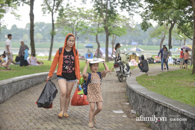 Công viên Yên Sở đông nghịt người cắm trại, vui chơi ngày nghỉ lễ 1/5 - Ảnh 8.