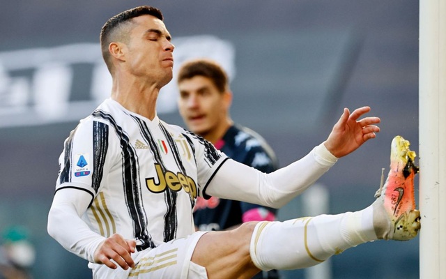 Tiết lộ sốc: Cristiano Ronaldo "cáu kỉnh và cô lập" với các đồng đội ở Juventus