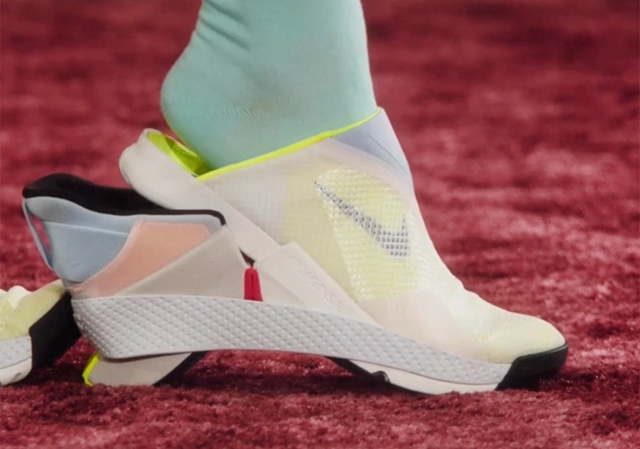 Mẫu giày đi không cần dùng tay của Nike bị đẩy giá lên gấp 16 lần: Có thực sự đáng giá hơn 50 triệu đồng? - Ảnh 2. Mẫu giày đi không cần dùng tay của Nike bị đẩy giá lên gấp 16 lần: Có thực sự đáng giá hơn 50 triệu đồng? - Ảnh 2.
