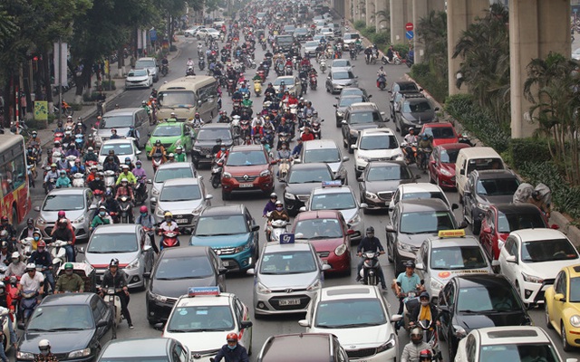 Bộ Tài chính bác đề xuất giảm 50% lệ phí trước bạ ô tô