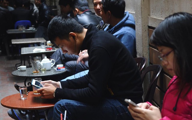 Trung bình người Việt dành hơn 5 giờ đồng hồ mỗi ngày cho smartphone