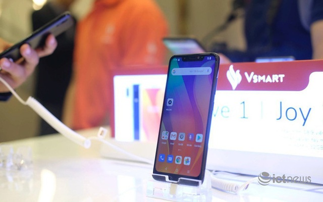 Diễn biến bất ngờ sau cú "cắt phăng" mảng điện thoại của Vingroup: Khách hàng đổ xô mua Vsmart