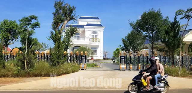  Buộc cưỡng chế tháo dỡ biệt thự khủng không phép ở TP Bảo Lộc  - Ảnh 4.