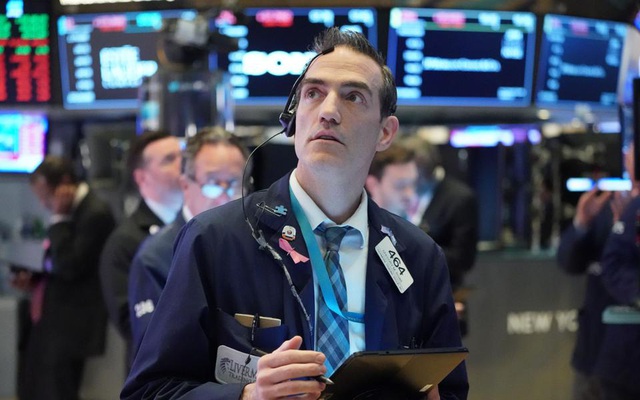 Phố Wall đỏ sàn vì cổ phiếu công nghệ, Dow Jones mất gần 500 điểm