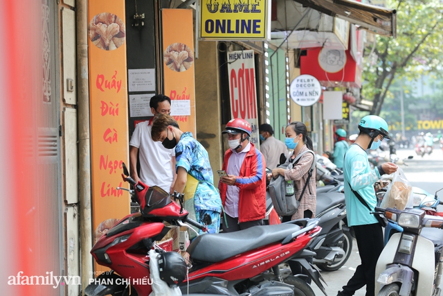 Quán quẩy đùi gà 30 năm nức tiếng tại Hà Nội, ngày ra lò đều tay 2 vạn chiếc, mùa Covid-19 nhưng làm cả ngày cũng chẳng hết việc - Ảnh 10.