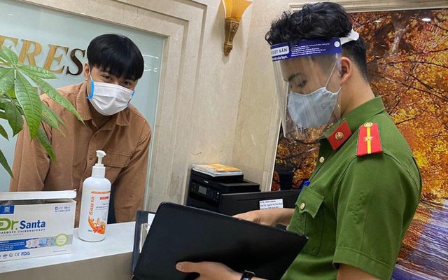 Công an quận Thanh Xuân tăng cường kiểm tra tạm trú, phát hiện người nhập cảnh trái phép.