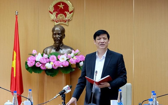 Cán bộ Y tế tỉnh Quảng Ninh hỗ trợ Bắc Giang lấy mẫu xét nghiệm.