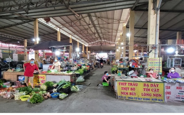 Người dân Bắc Ninh thực hiện đi chợ theo thẻ