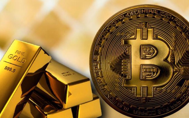 Giá vàng trên đà lên 2.000 USD do bitcoin lao dốc?