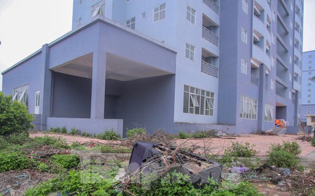 Khu chung cư tọa lạc vị trí 'đắc địa' ở Hà Nội thành nơi tập kết rác