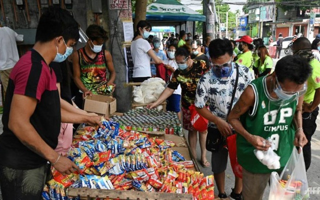 Quốc gia Đông Nam Á gồng mình chống COVID-19: Người dân xếp hàng từ 5h sáng để lấy thực phẩm miễn phí