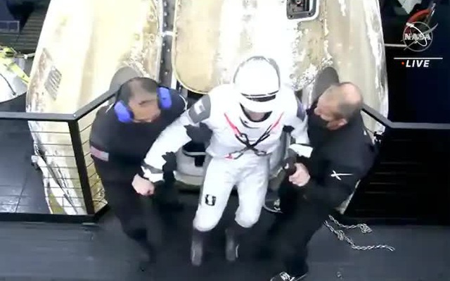 4 phi hành gia trở về trái đất bằng tàu của SpaceX sau sứ mệnh lịch sử