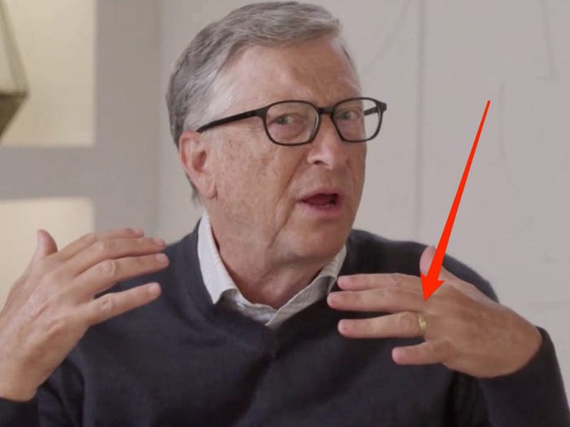  Tỉ phú Bill Gates vẫn đeo nhẫn cưới sau tuyên bố ly hôn  - Ảnh 1.