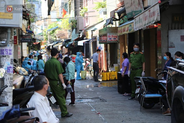  TP.HCM: Phong tỏa 1 con hẻm ở quận 3 vì liên quan đến ca nghi nhiễm Covid-19 - Ảnh 4.