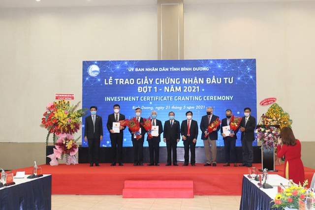 Bình Dương: Trao giấy phép đầu tư cho 5 doanh nghiệp FDI - Ảnh 1.