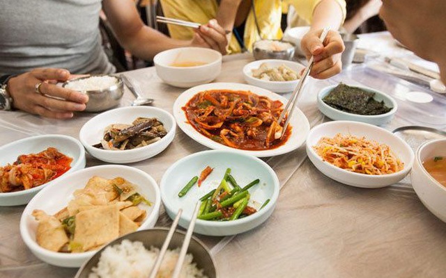 Người Việt cần bỏ ngay những sai lầm tai hại này trong ăn uống vì có thể gây sỏi thận cho bản thân và cả gia đình
