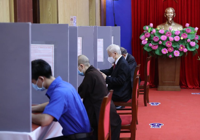  Những hình ảnh Tổng Bí thư Nguyễn Phú Trọng bỏ phiếu bầu cử  - Ảnh 5.