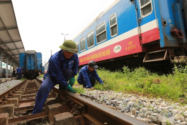  Ký hợp đồng hơn 2.800 tỷ đặt hàng bảo trì kết cấu hạ tầng đường sắt Quốc gia  - Ảnh 2.