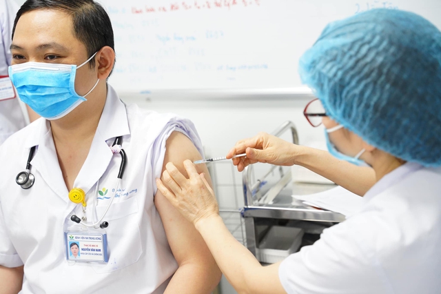  Thêm 288.000 liều vắc xin phòng COVID-19 của AstraZeneca về Việt Nam  - Ảnh 1.