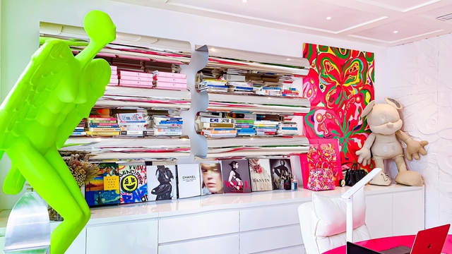 Ấn tượng với không gian căn penthouse duplex của NTK thời trang nổi tiếng: Một ngôi nhà mang năng lượng tích cực, vừa kích thích cảm giác tự do sáng tạo vừa có không gian riêng tư - Ảnh 11. Ấn tượng với không gian căn penthouse duplex của NTK thời trang nổi tiếng: Một ngôi nhà mang năng lượng tích cực, vừa kích thích cảm giác tự do sáng tạo vừa có không gian riêng tư - Ảnh 11.