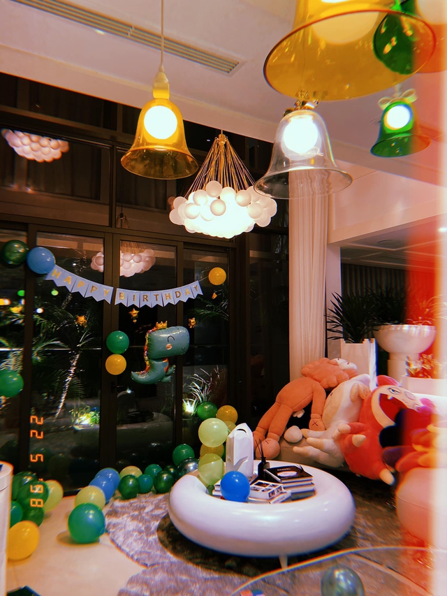 Ấn tượng với không gian căn penthouse duplex của NTK thời trang nổi tiếng: Một ngôi nhà mang năng lượng tích cực, vừa kích thích cảm giác tự do sáng tạo vừa có không gian riêng tư - Ảnh 4. Ấn tượng với không gian căn penthouse duplex của NTK thời trang nổi tiếng: Một ngôi nhà mang năng lượng tích cực, vừa kích thích cảm giác tự do sáng tạo vừa có không gian riêng tư - Ảnh 4.