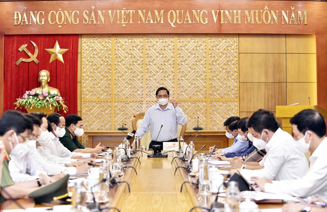 Chùm ảnh: Thủ tướng vào Bắc Giang động viên các lực lượng trên tuyến đầu chống dịch - Ảnh 3.