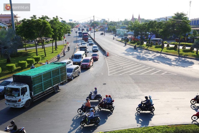 Chùm ảnh: Người dân trở lại Hà Nội và Sài Gòn sau kỳ nghỉ 30/4 - 1/5, nhiều tuyến đường thông thoáng, bến xe vắng vẻ bất ngờ - Ảnh 36.