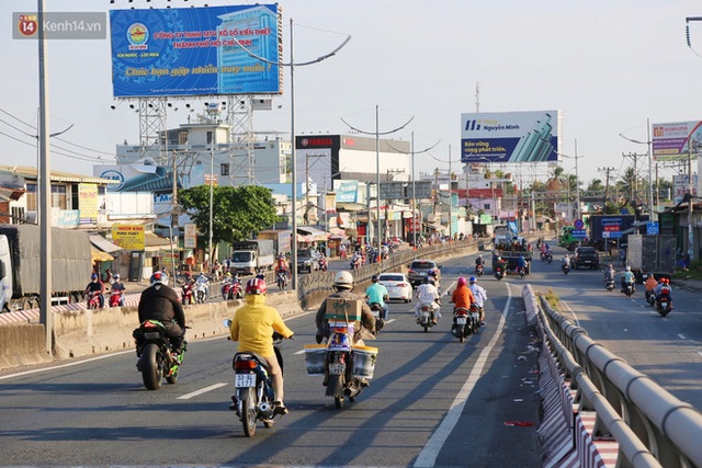 Chùm ảnh: Người dân trở lại Hà Nội và Sài Gòn sau kỳ nghỉ 30/4 - 1/5, nhiều tuyến đường thông thoáng, bến xe vắng vẻ bất ngờ - Ảnh 37.