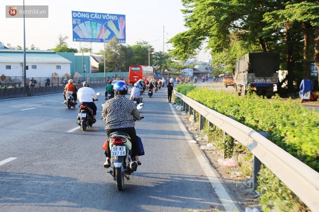 Chùm ảnh: Người dân trở lại Hà Nội và Sài Gòn sau kỳ nghỉ 30/4 - 1/5, nhiều tuyến đường thông thoáng, bến xe vắng vẻ bất ngờ - Ảnh 39.
