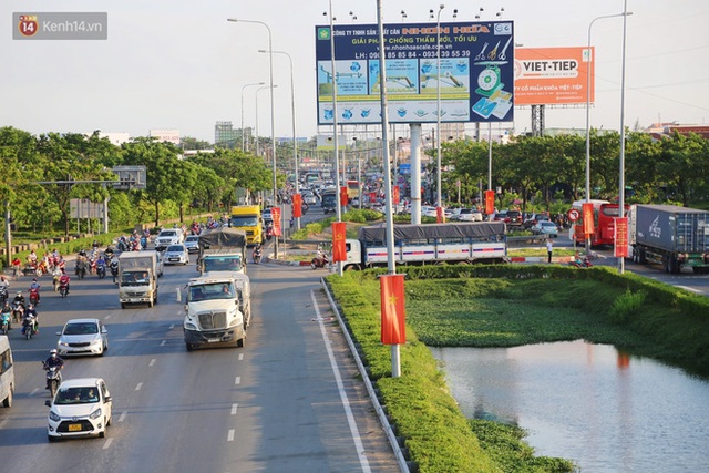 Chùm ảnh: Người dân trở lại Hà Nội và Sài Gòn sau kỳ nghỉ 30/4 - 1/5, nhiều tuyến đường thông thoáng, bến xe vắng vẻ bất ngờ - Ảnh 40.