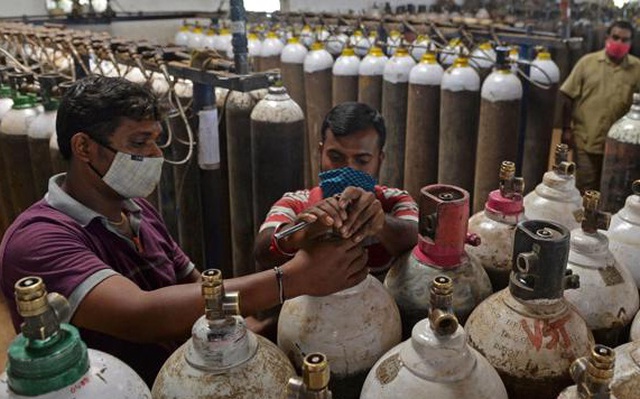 Ấn Độ rơi vào cảnh thiếu ôxy trầm trọng, khiến nhiều bệnh nhân Covid-19 nặng mất đi cơ hội được điều trị - Ảnh: AFP/Getty Images