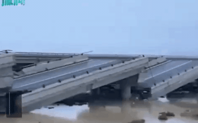 Động đất mạnh ở Trung Quốc: Cây cầu hiện đại sập thành từng mảnh như cờ domino