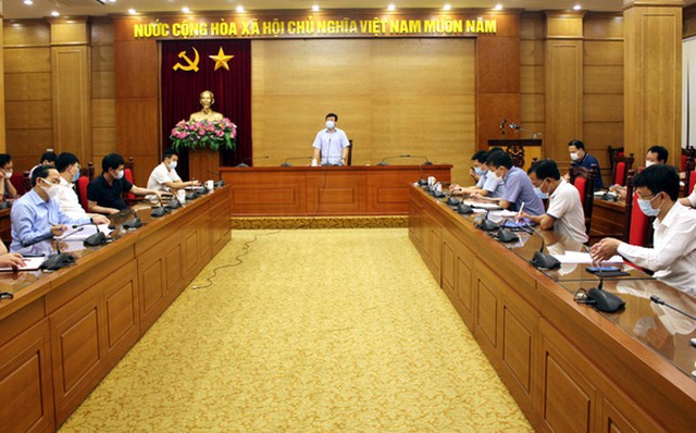  Vĩnh Phúc họp khẩn lúc nửa đêm trước diễn biến phức tạp của dịch Covid-19 - Ảnh 1.