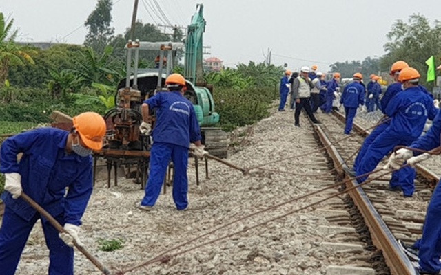 Bị nợ lương, công nhân đường sắt lao đao